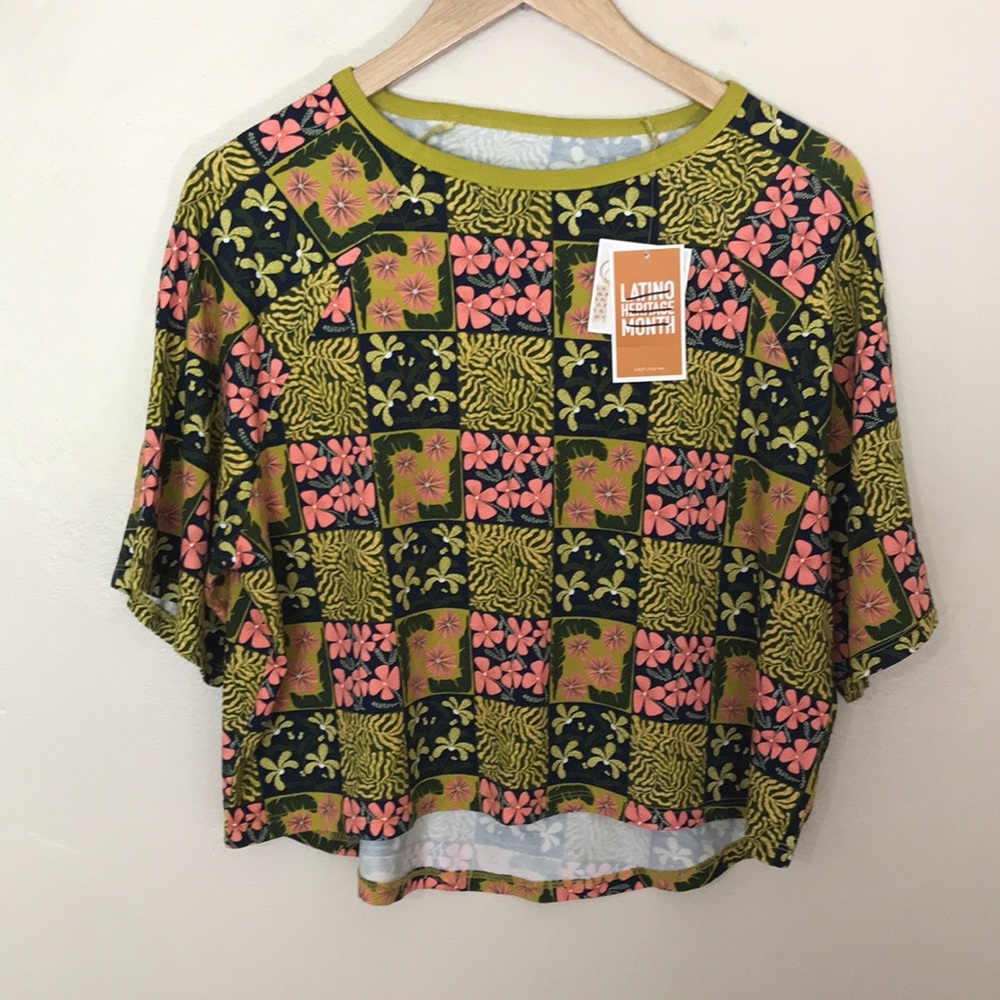 NEW Latino Heritage Tropical Top. Medium - Picture 2 of 6